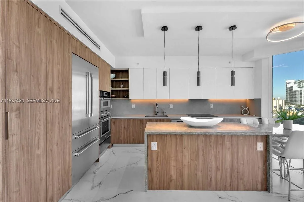 300 S Pointe Dr # 1404, Miami Beach, FL 33139 photo 7