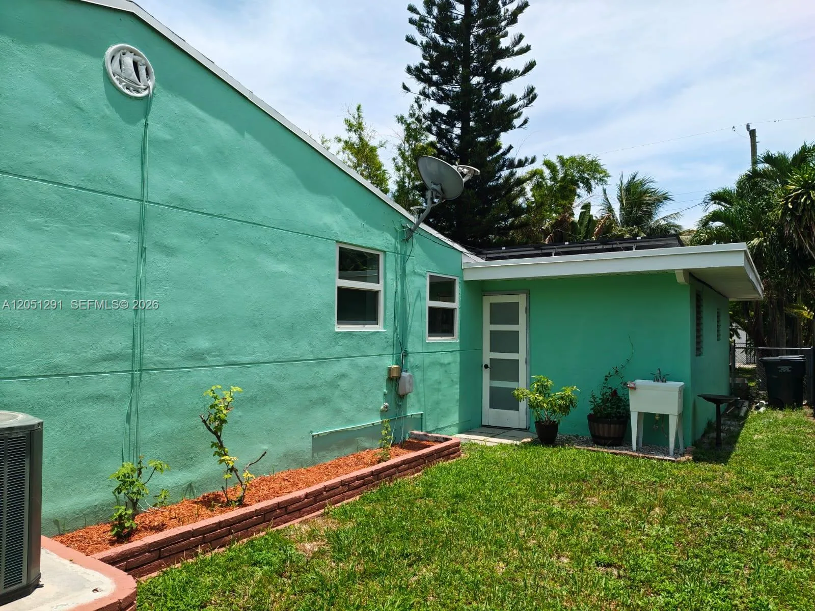 2418 Scott St, Hollywood, FL 33020 photo 3