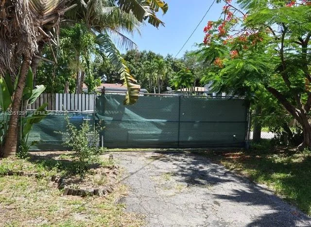 2418 Scott St, Hollywood, FL 33020 photo 5