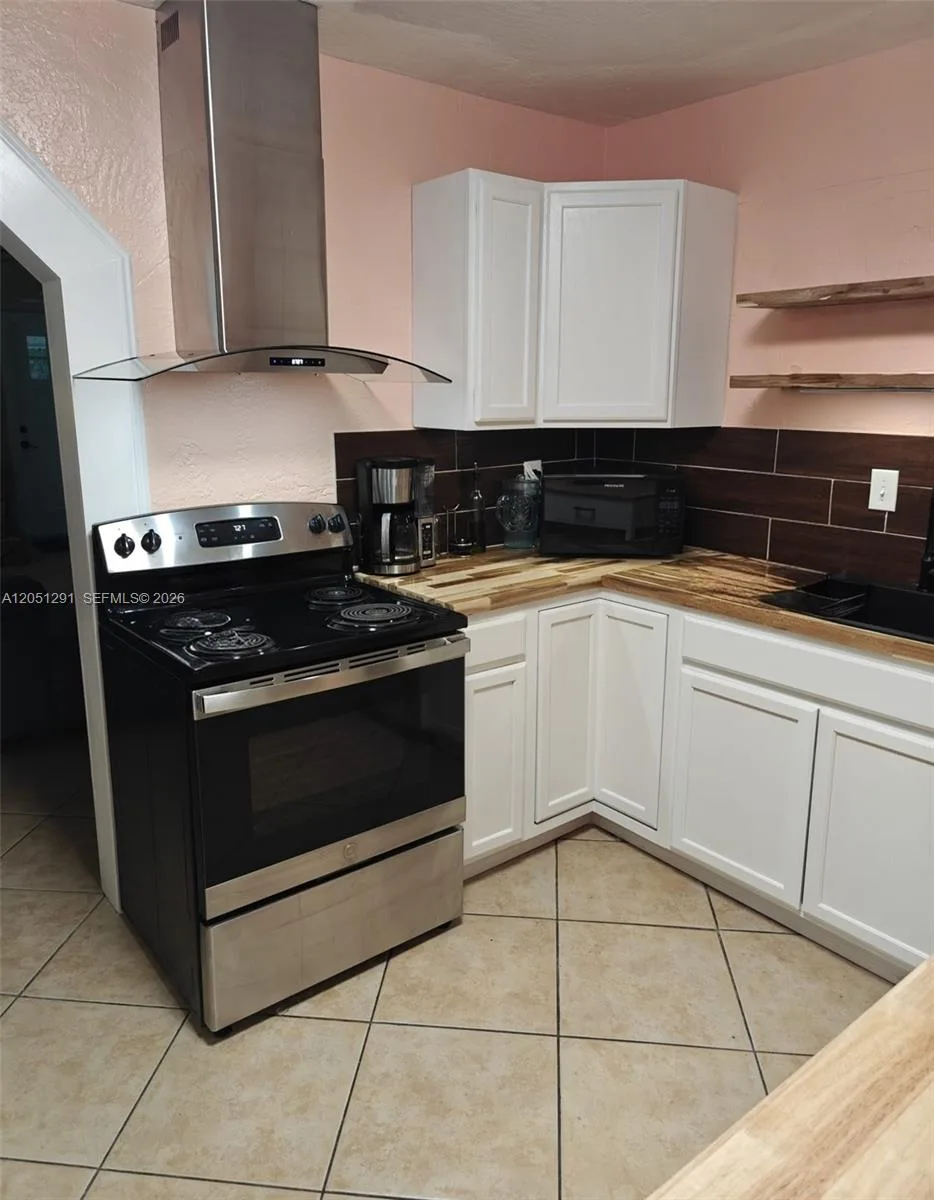 2418 Scott St, Hollywood, FL 33020 photo 8