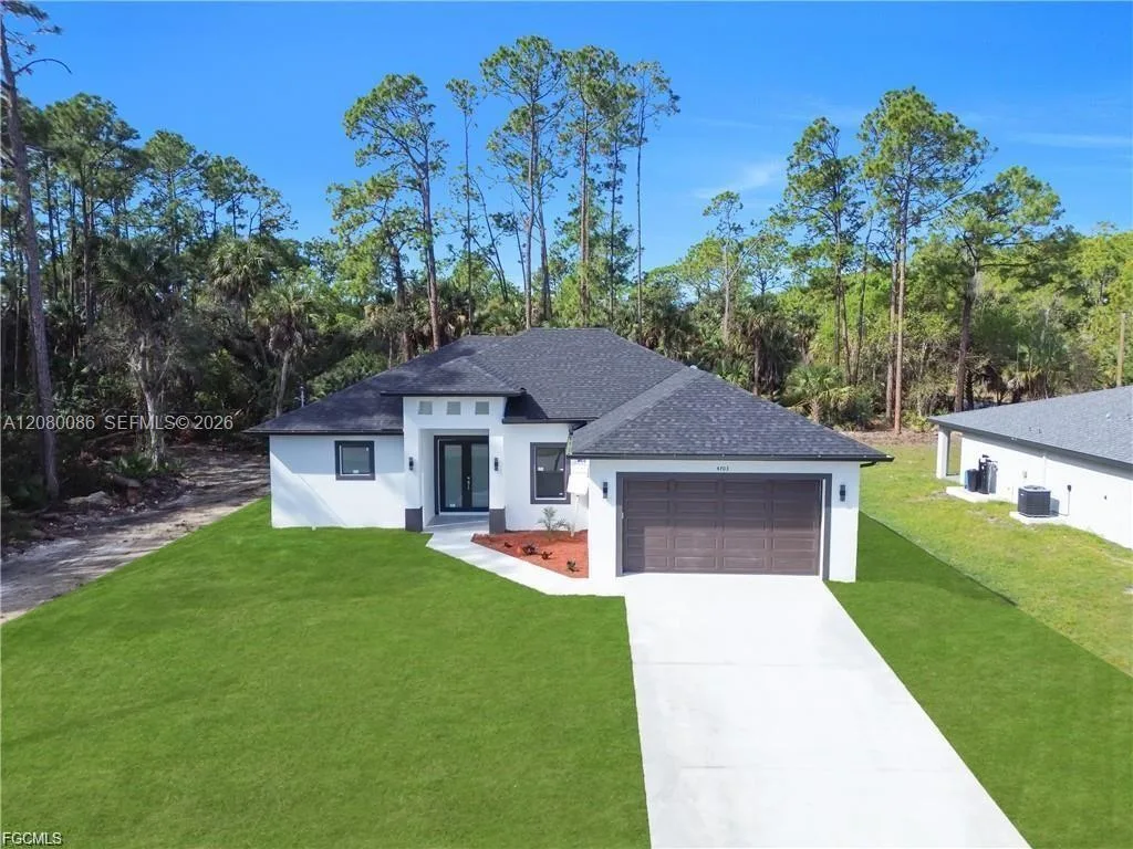 4703 Sara AVE N, Lehigh Acres, FL 33971 photo 2