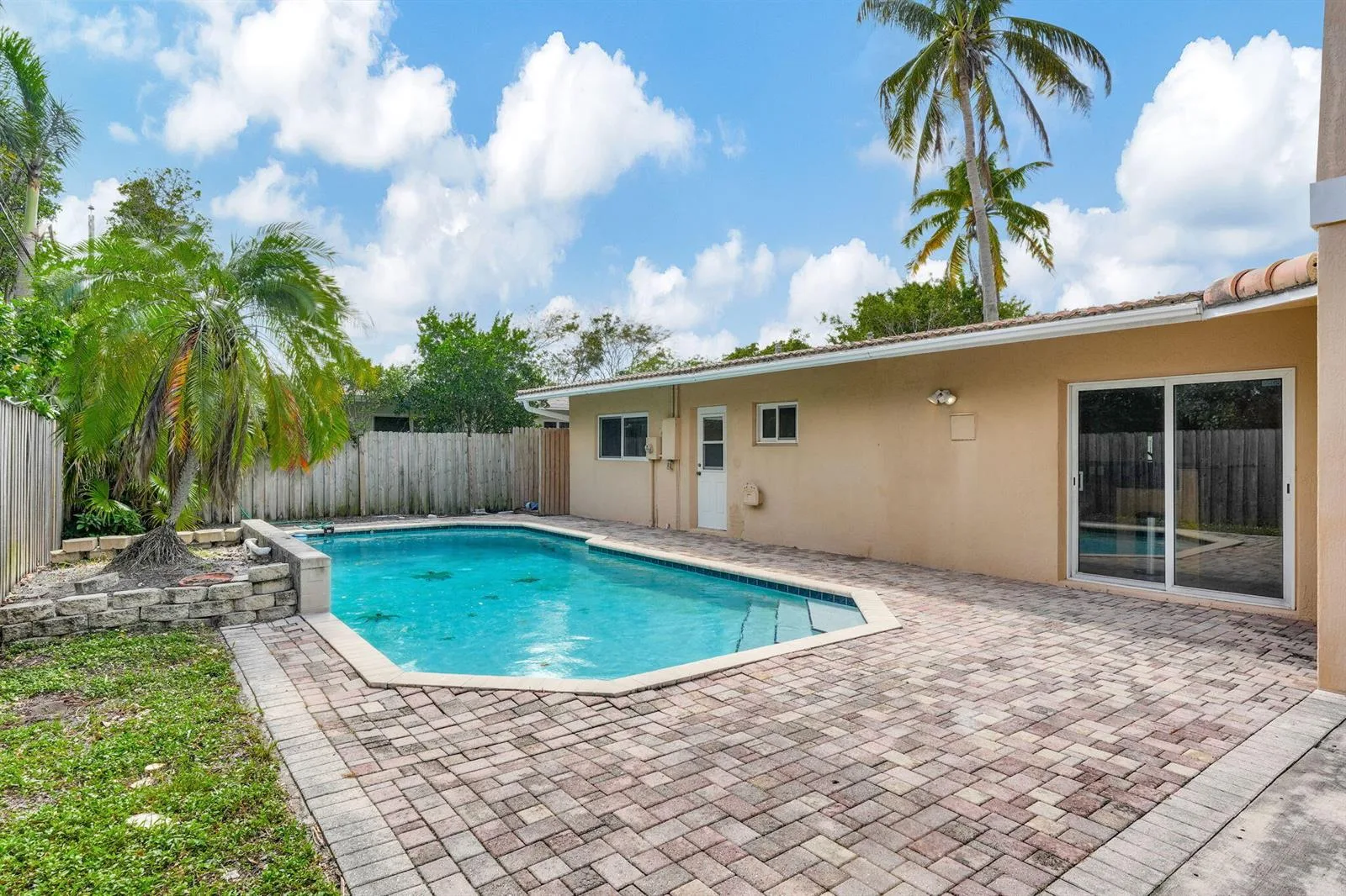 1300 NE 26th Avenue NE, Pompano Beach, FL 33062