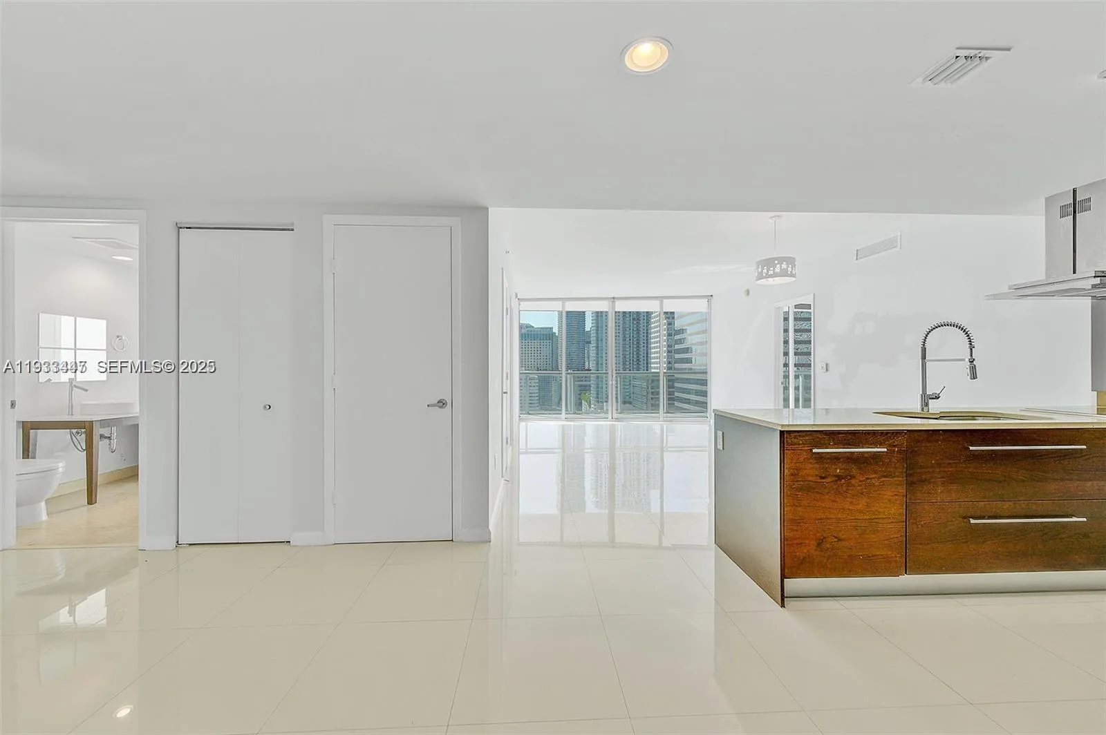 495 Brickell Ave # 2103, Miami, FL 33131 photo 3