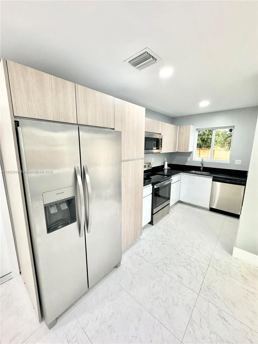 926 - 932 NW 2nd St, Fort Lauderdale, FL 33311 photo 11