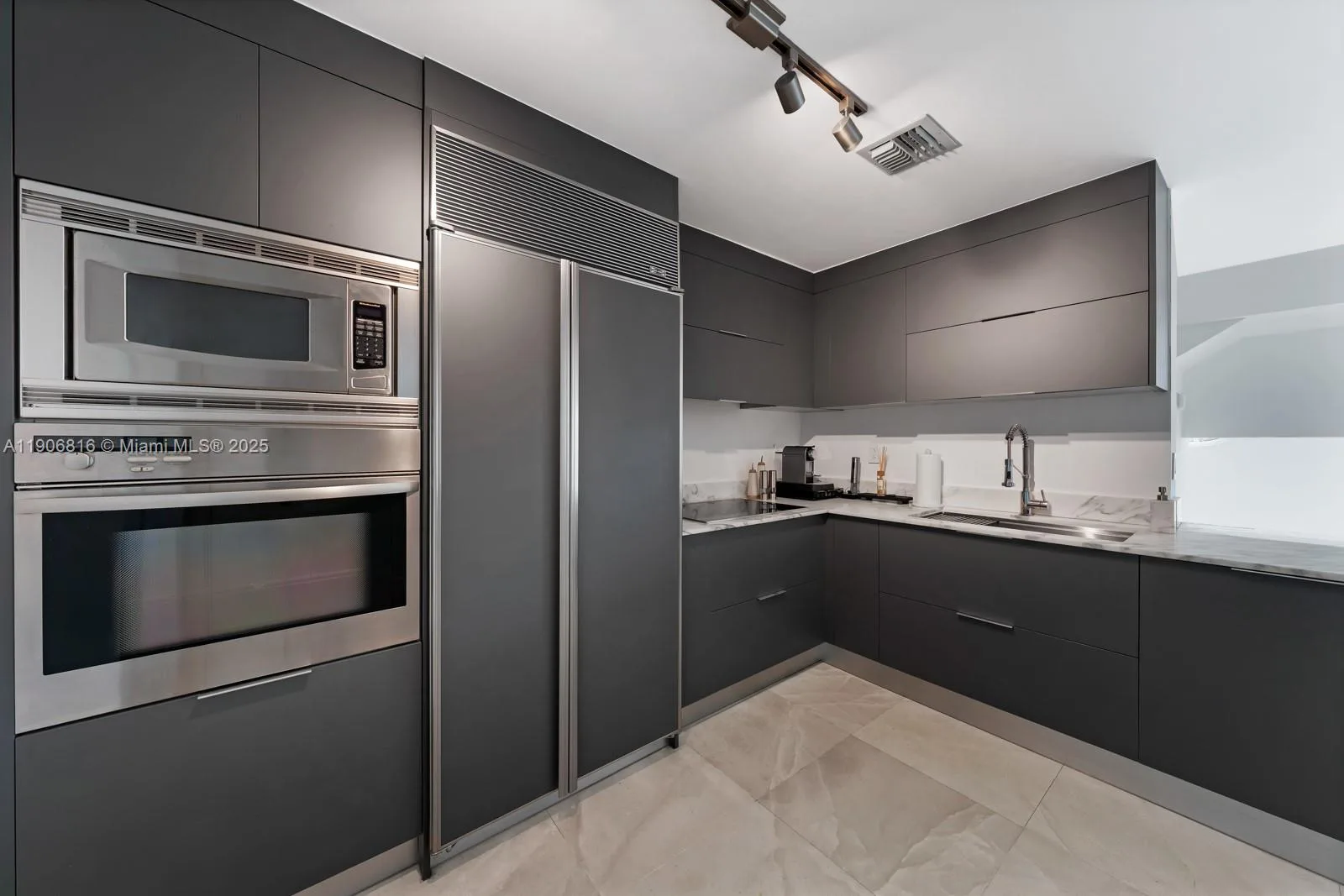 400 Alton Rd # TH-1A, Miami Beach, FL 33139 photo 10