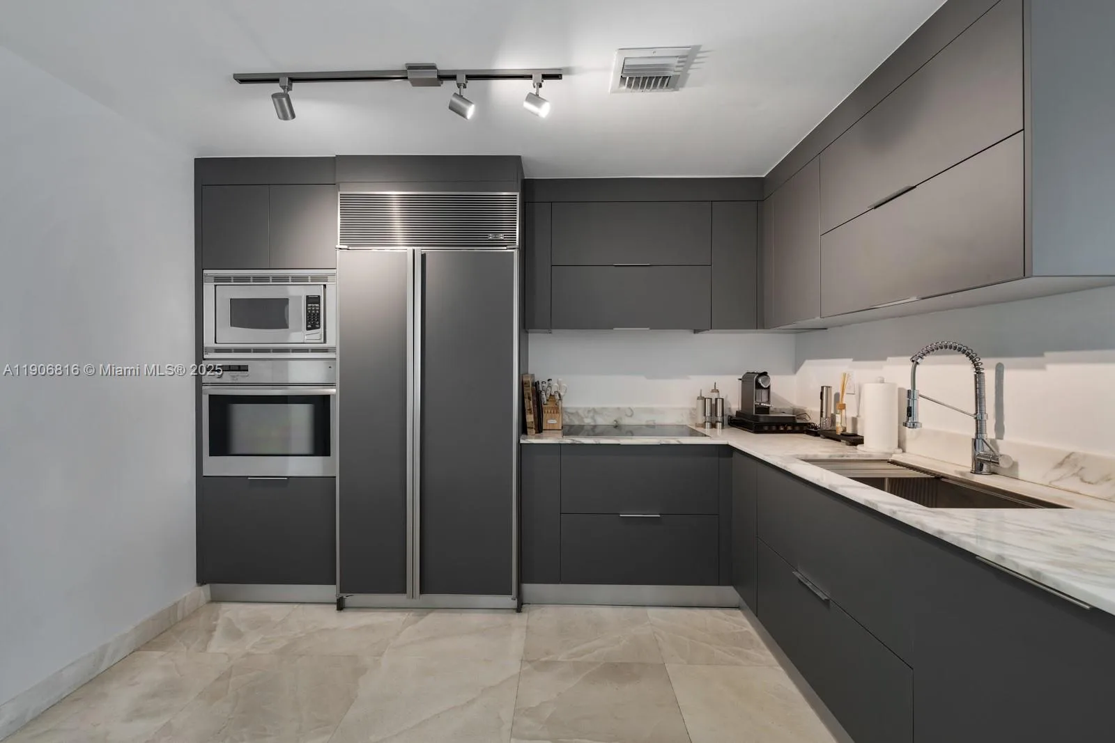 400 Alton Rd # TH-1A, Miami Beach, FL 33139 photo 9