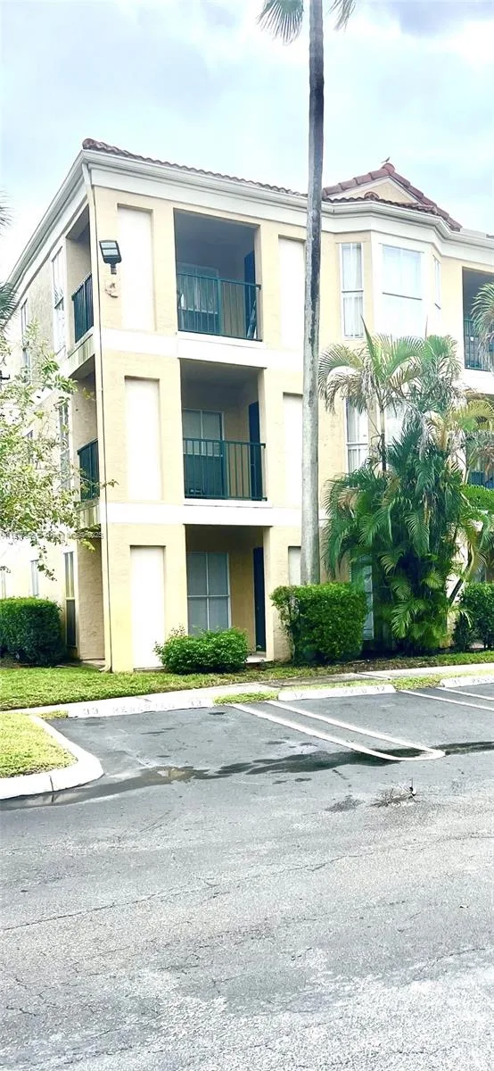977 Riverside Dr # 211, Coral Springs, FL 33071