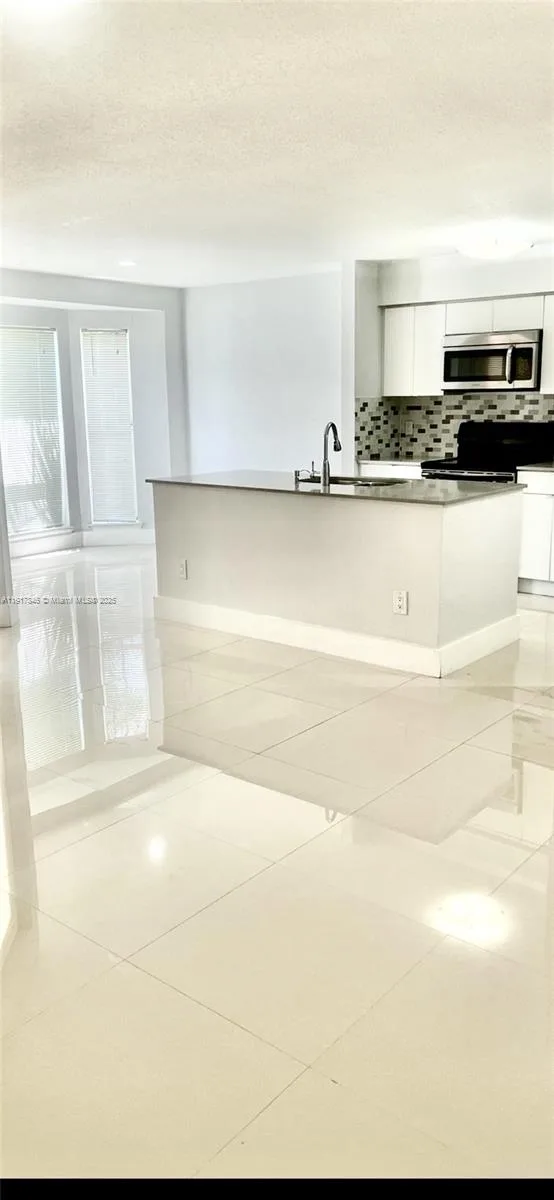 977 Riverside Dr # 211, Coral Springs, FL 33071 photo 4
