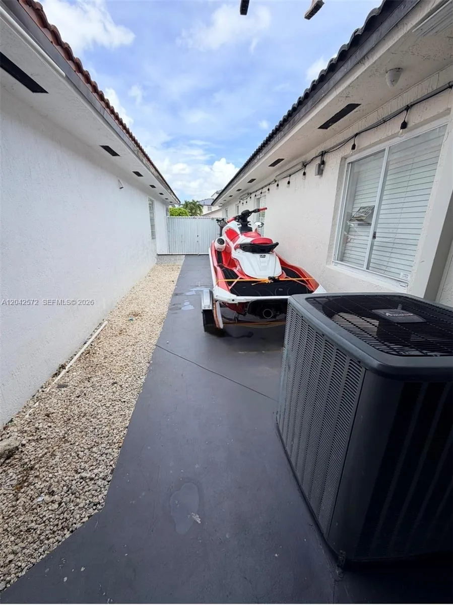 7898 W 34th Ct, Hialeah, FL 33018 photo 2