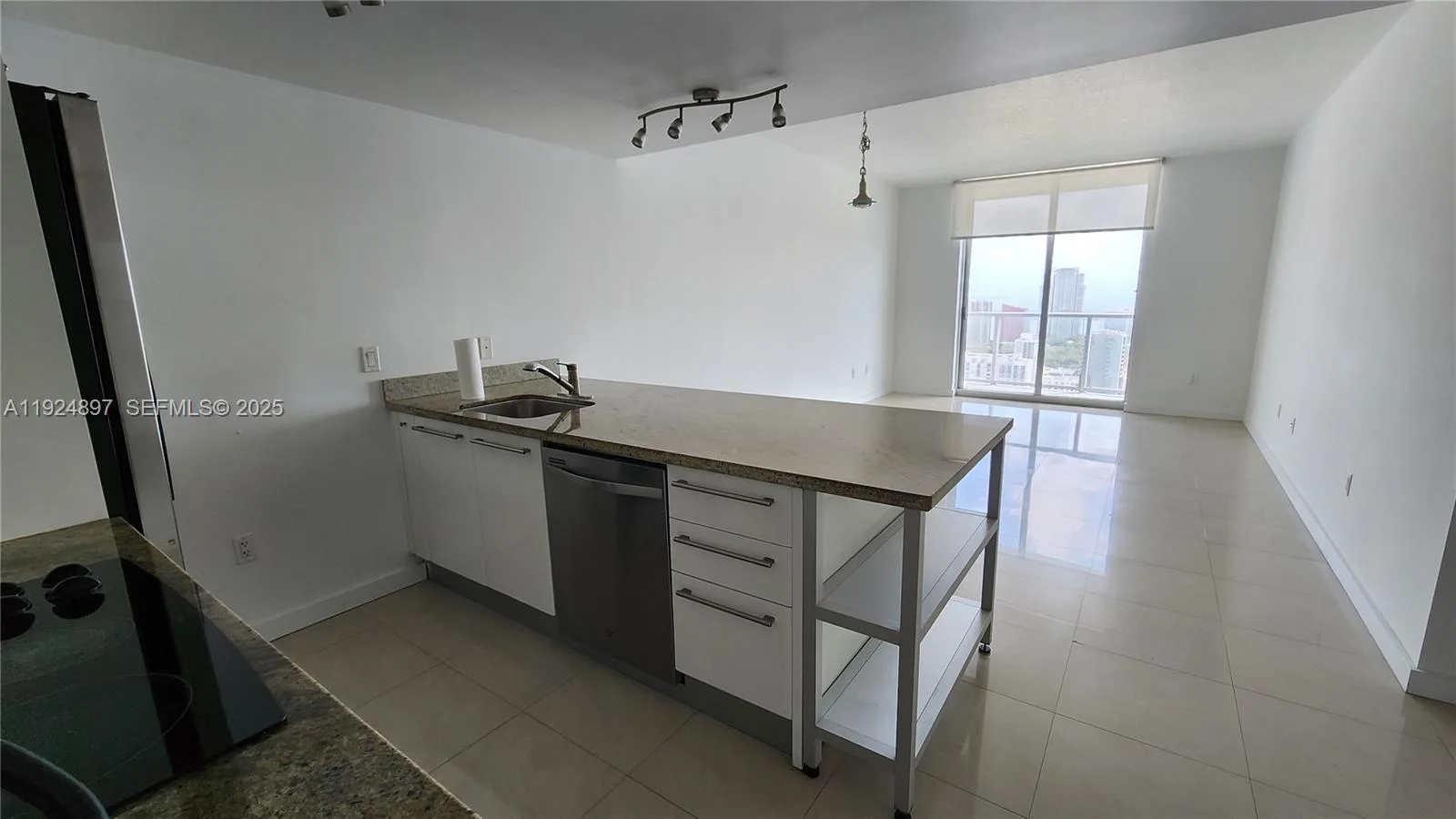185 SW 7th St # 3814, Miami, FL 33130 photo 2