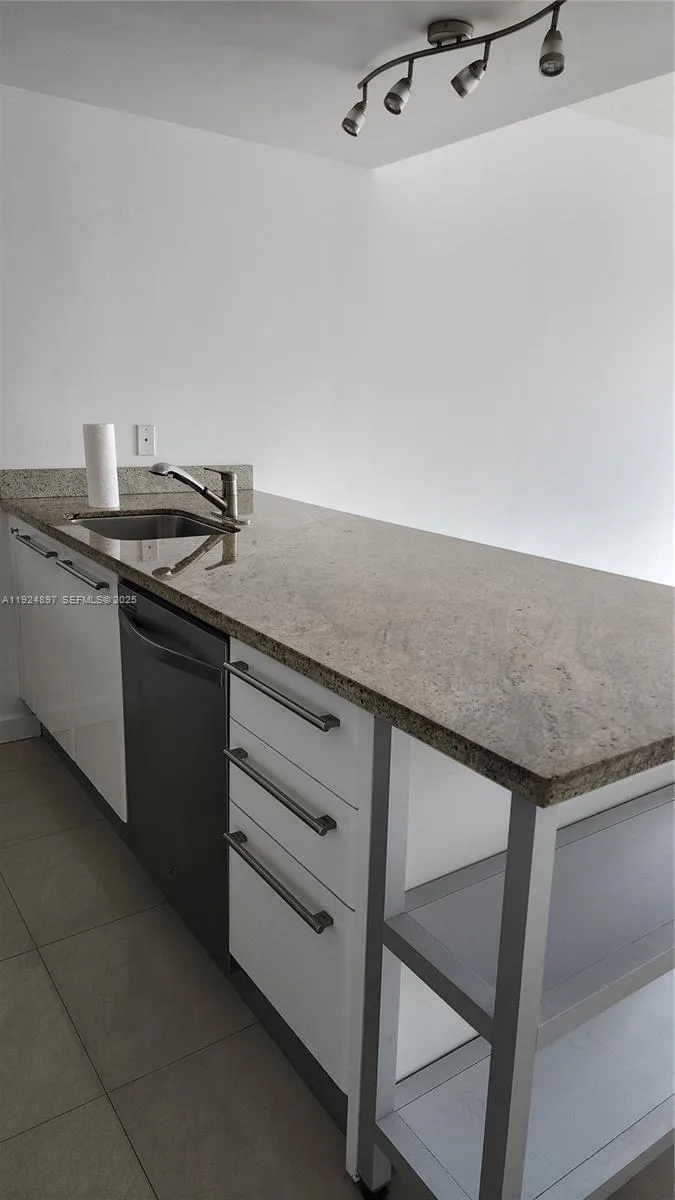 185 SW 7th St # 3814, Miami, FL 33130 photo 4