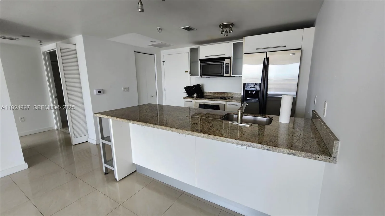 185 SW 7th St # 3814, Miami, FL 33130 photo 5