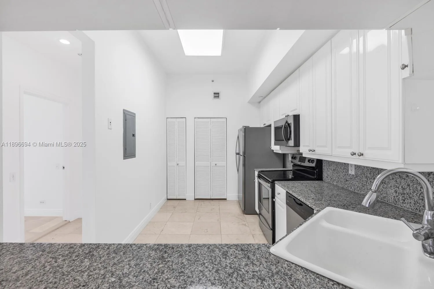 888 Brickell Key Dr # 2607, Miami, FL 33131 photo 10