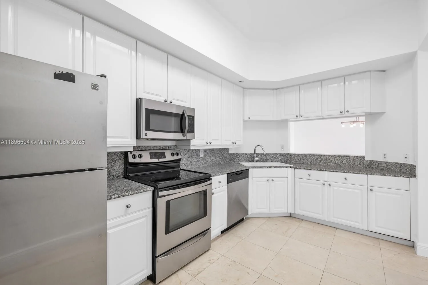 888 Brickell Key Dr # 2607, Miami, FL 33131 photo 11