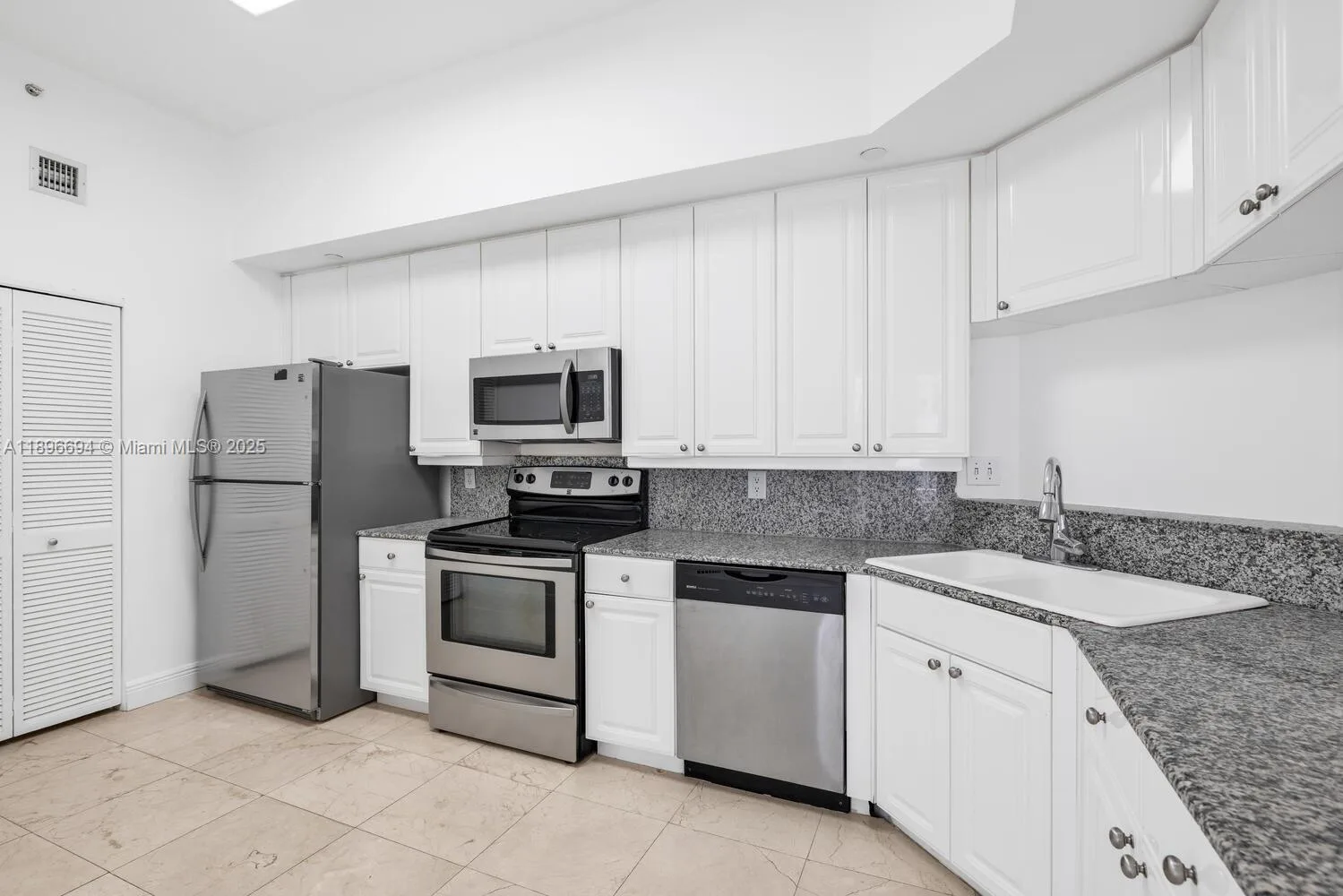 888 Brickell Key Dr # 2607, Miami, FL 33131 photo 9