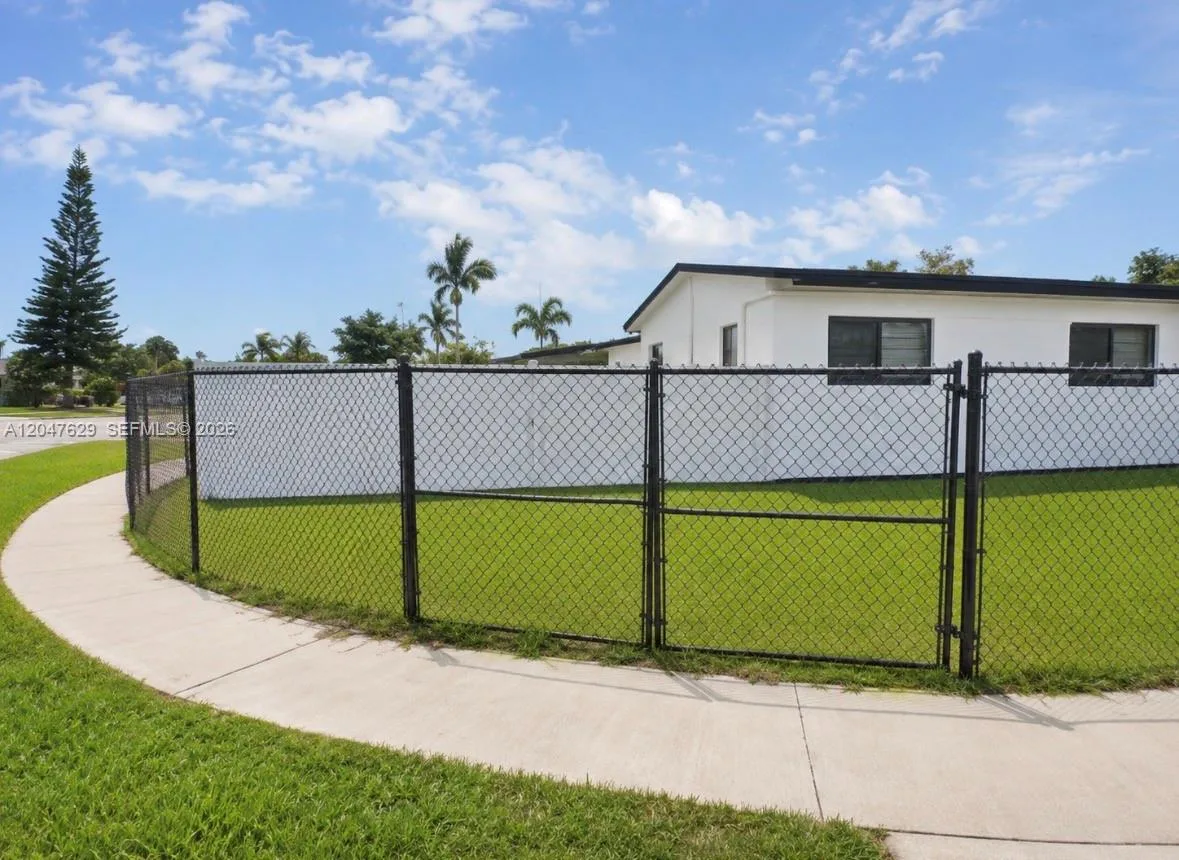 10955 SW 223rd St, Miami, FL 33170 photo 11