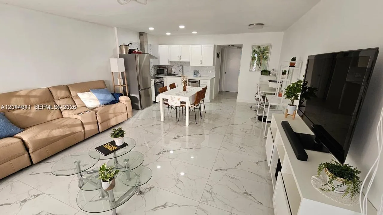 340 S Oakridge  S # 340, Deerfield Beach, FL 33442 photo 2