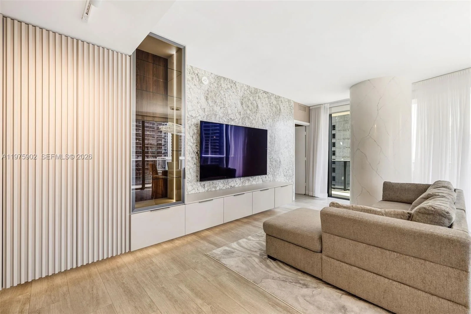 45 SW 9th St # 2303, Miami, FL 33130