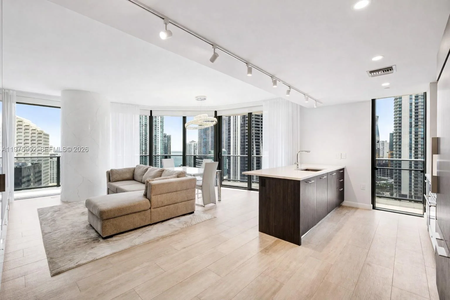 45 SW 9th St # 2303, Miami, FL 33130 photo 4