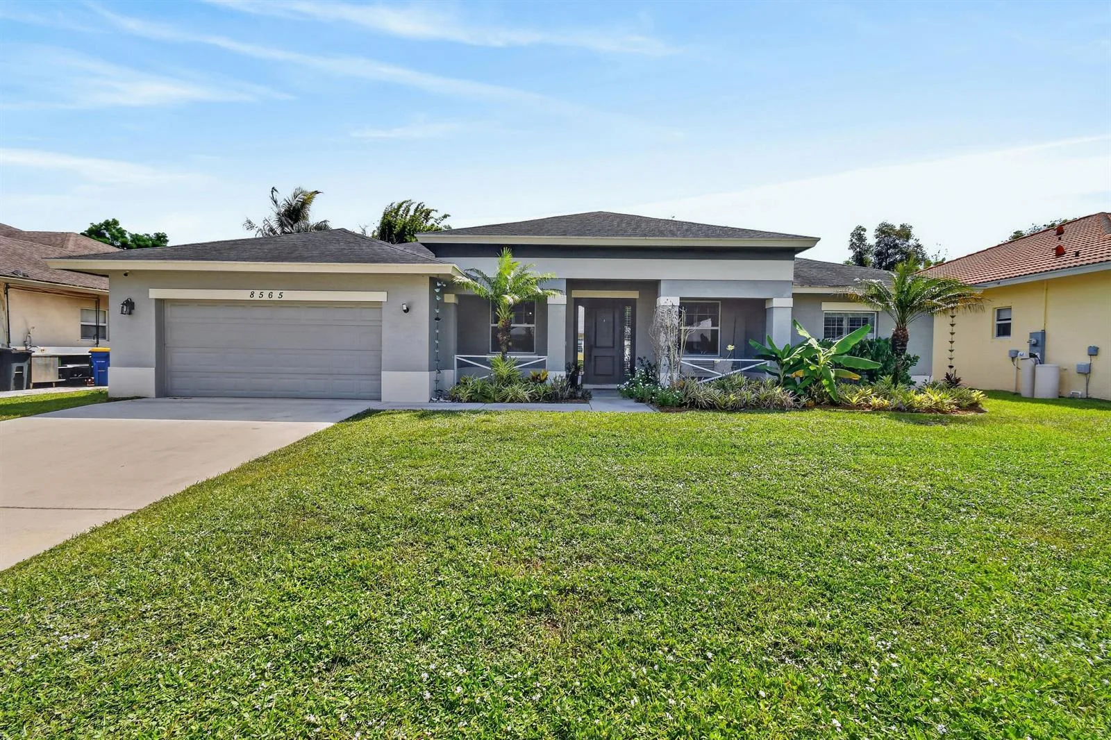 8565 SE Pinehaven Avenue, Hobe Sound, FL 33455