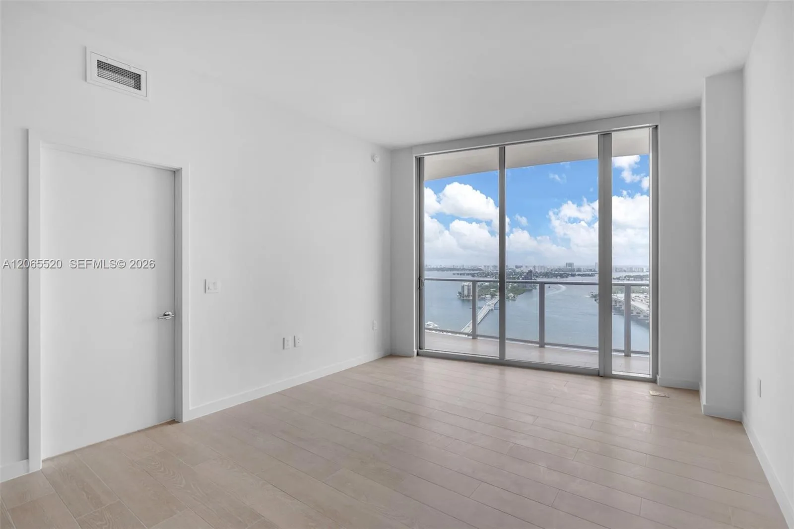 1400 Biscayne Blvd # 2905, Miami, FL 33132 photo 2