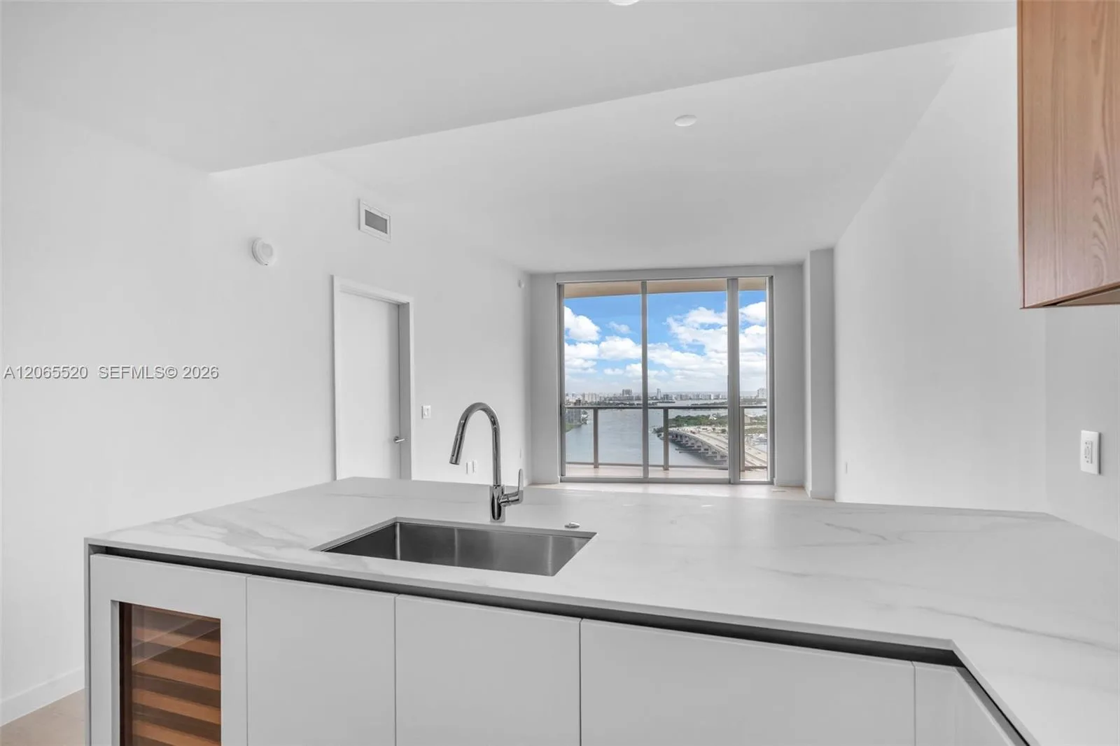 1400 Biscayne Blvd # 2905, Miami, FL 33132 photo 5