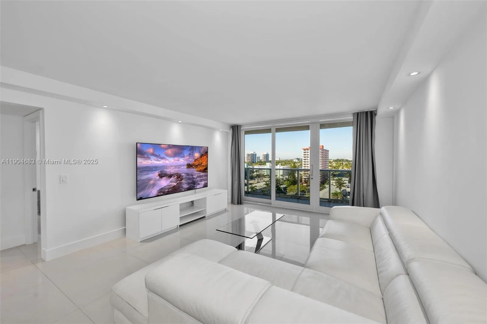 3140 S Ocean Dr # 1011, Hallandale Beach, FL 33009 photo 3