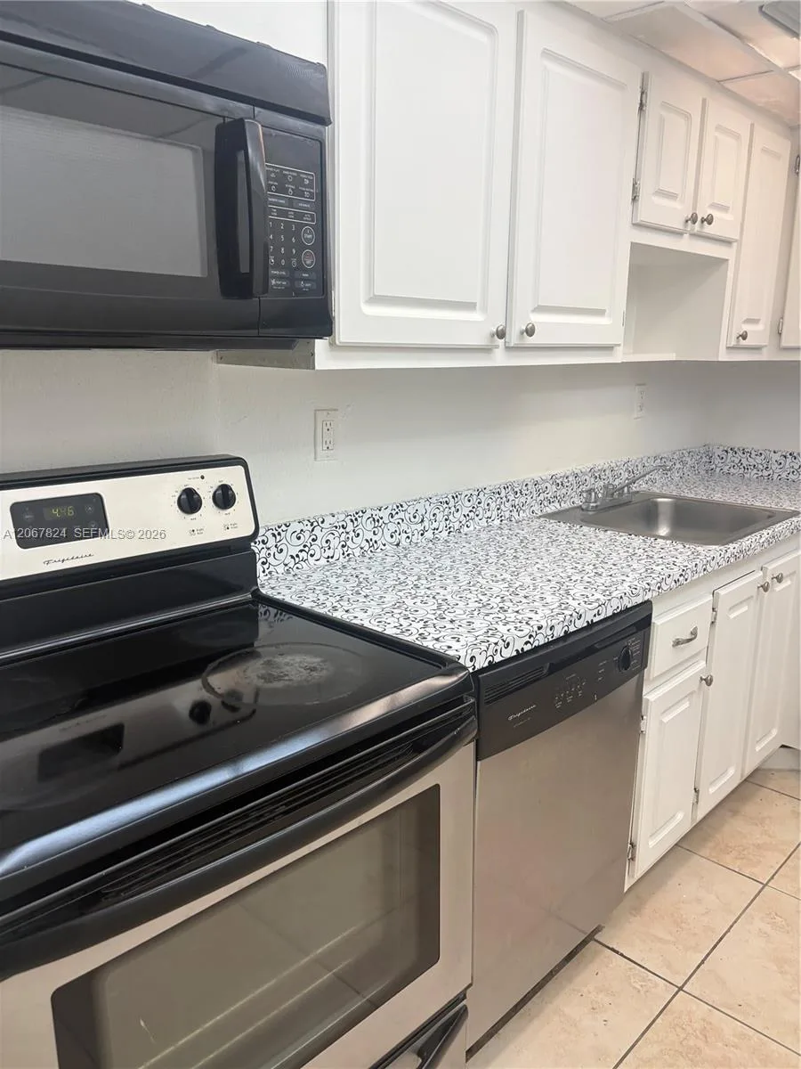 1805 Sans Souci Blvd # 325, North Miami, FL 33181 — zdjęcie 2