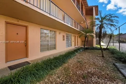 7151 Miami Lakes Dr # P-22, Miami Lakes, FL 33014