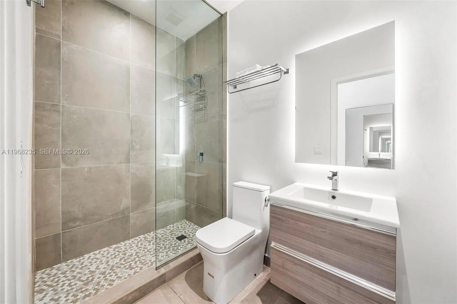 229 SW 9th St # 208, Miami, FL 33130 photo 3