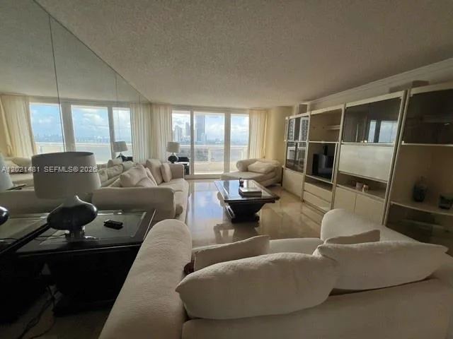 1717 N Bayshore Dr # A-2136, Miami, FL 33132