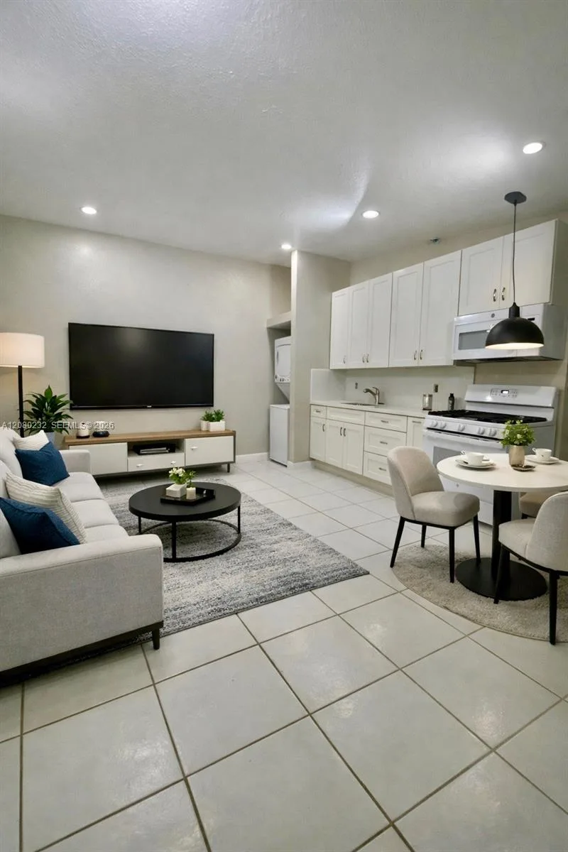 255 W 64th St, Hialeah, FL 33012