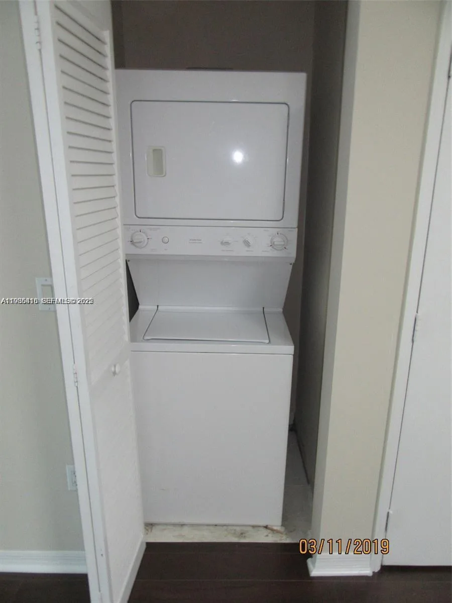 950 Brickell Bay Dr # 1003, Miami, FL 33131 photo 8