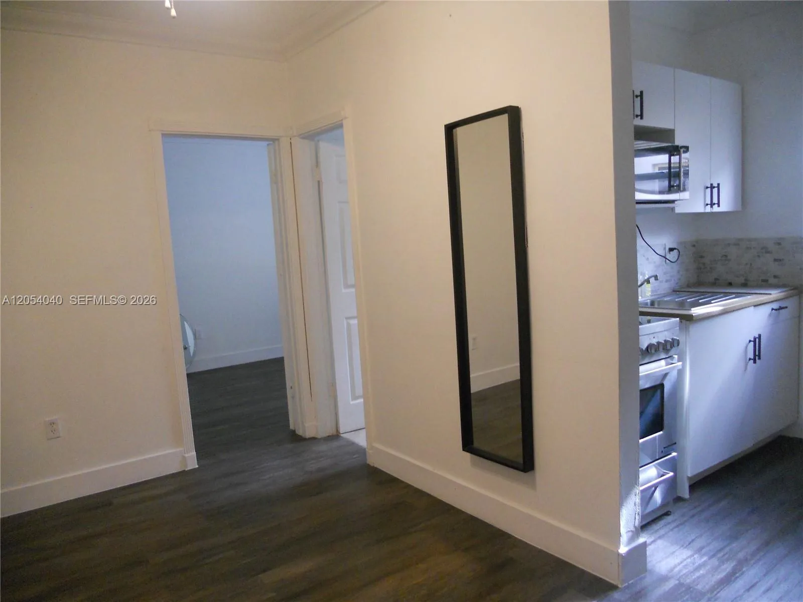1043 NW 2nd St # 9, Miami, FL 33128