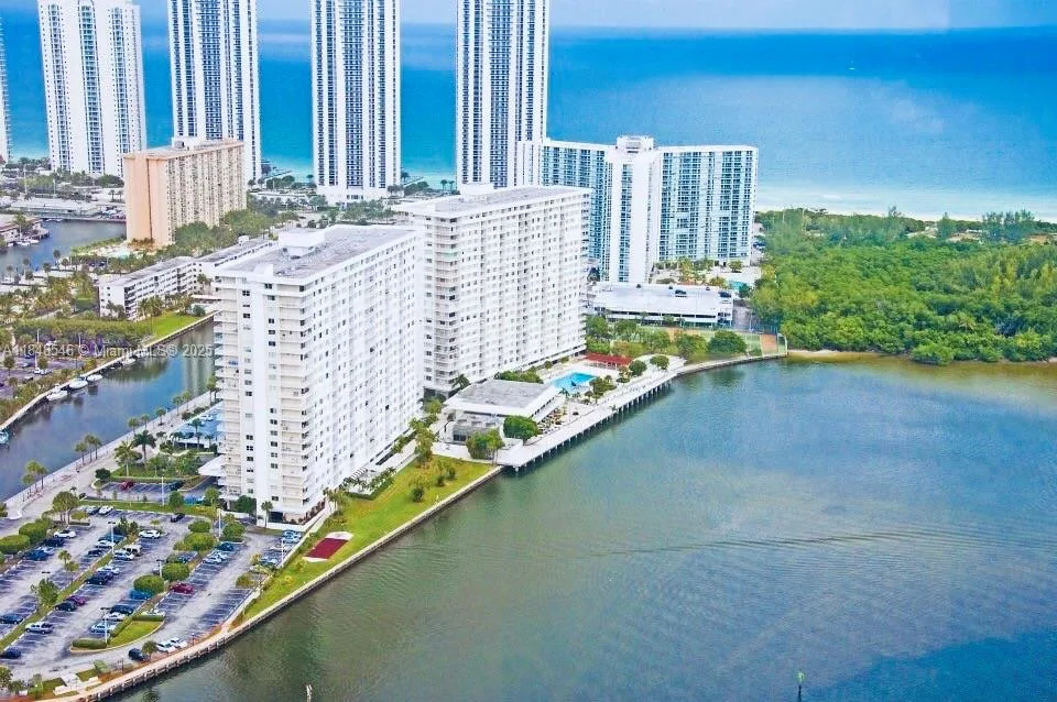 500 Bayview Dr # 725, Sunny Isles Beach, FL 33160 photo 2