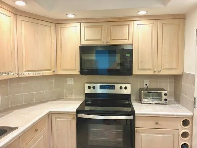 500 Bayview Dr # 725, Sunny Isles Beach, FL 33160 photo 7