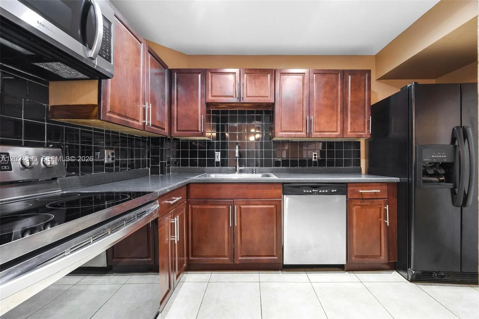 4350 Hillcrest Dr # 1016, Hollywood, FL 33021 photo 2