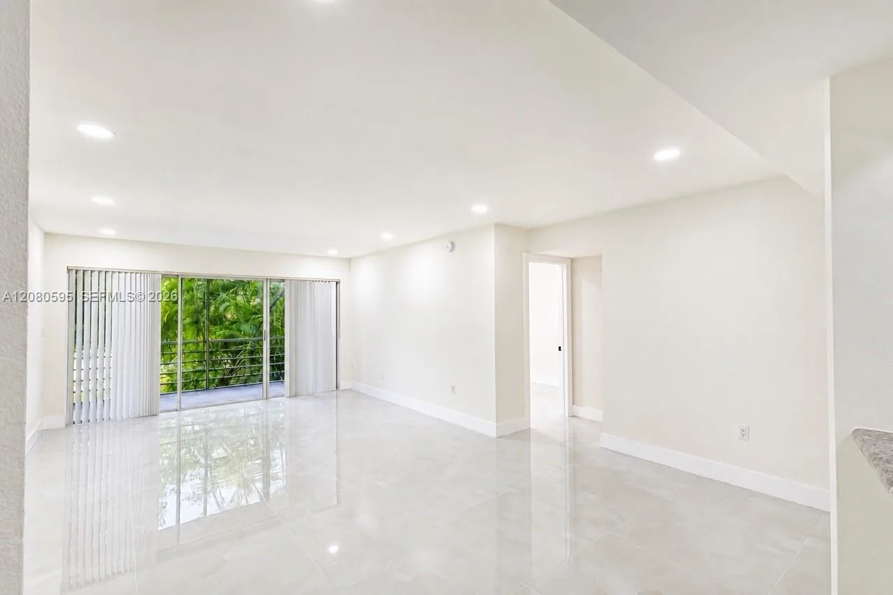4205 N University Dr # 206, Sunrise, FL 33351