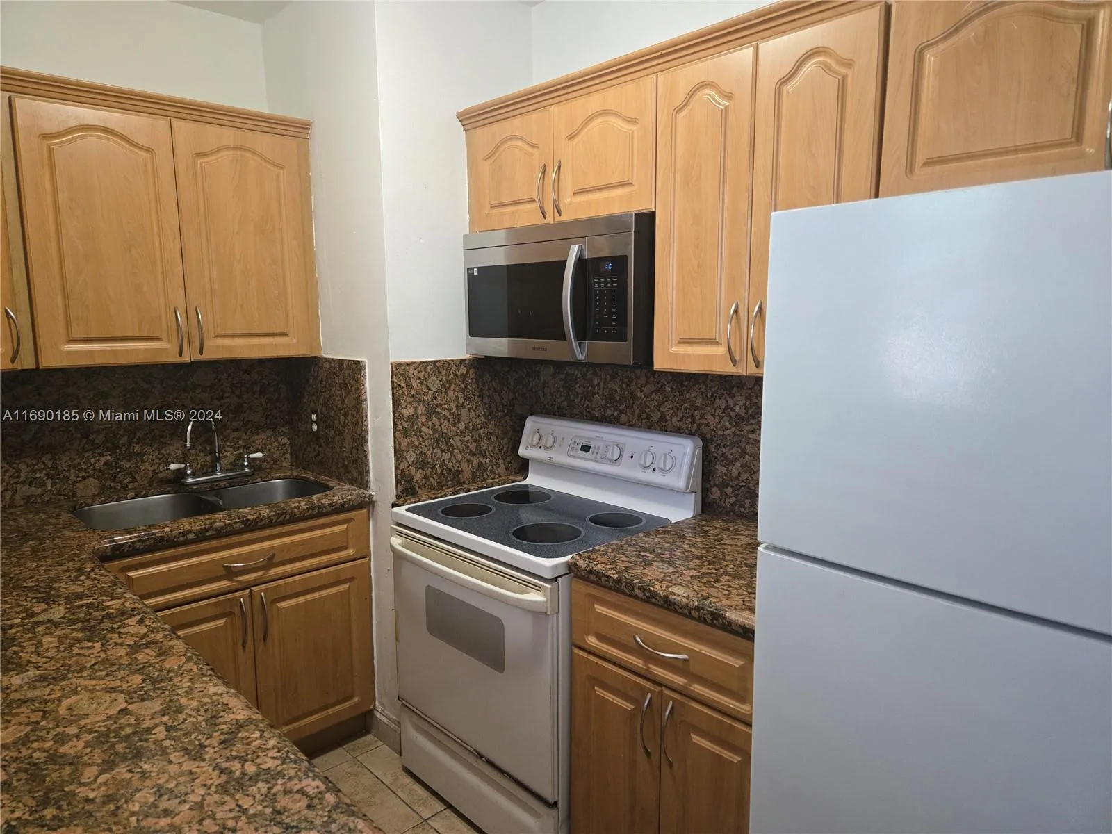 961 E 32nd St, Hialeah, FL 33013 photo 10
