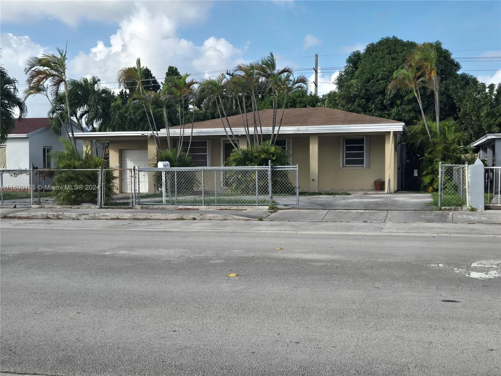 961 E 32nd St, Hialeah, FL 33013 photo 2