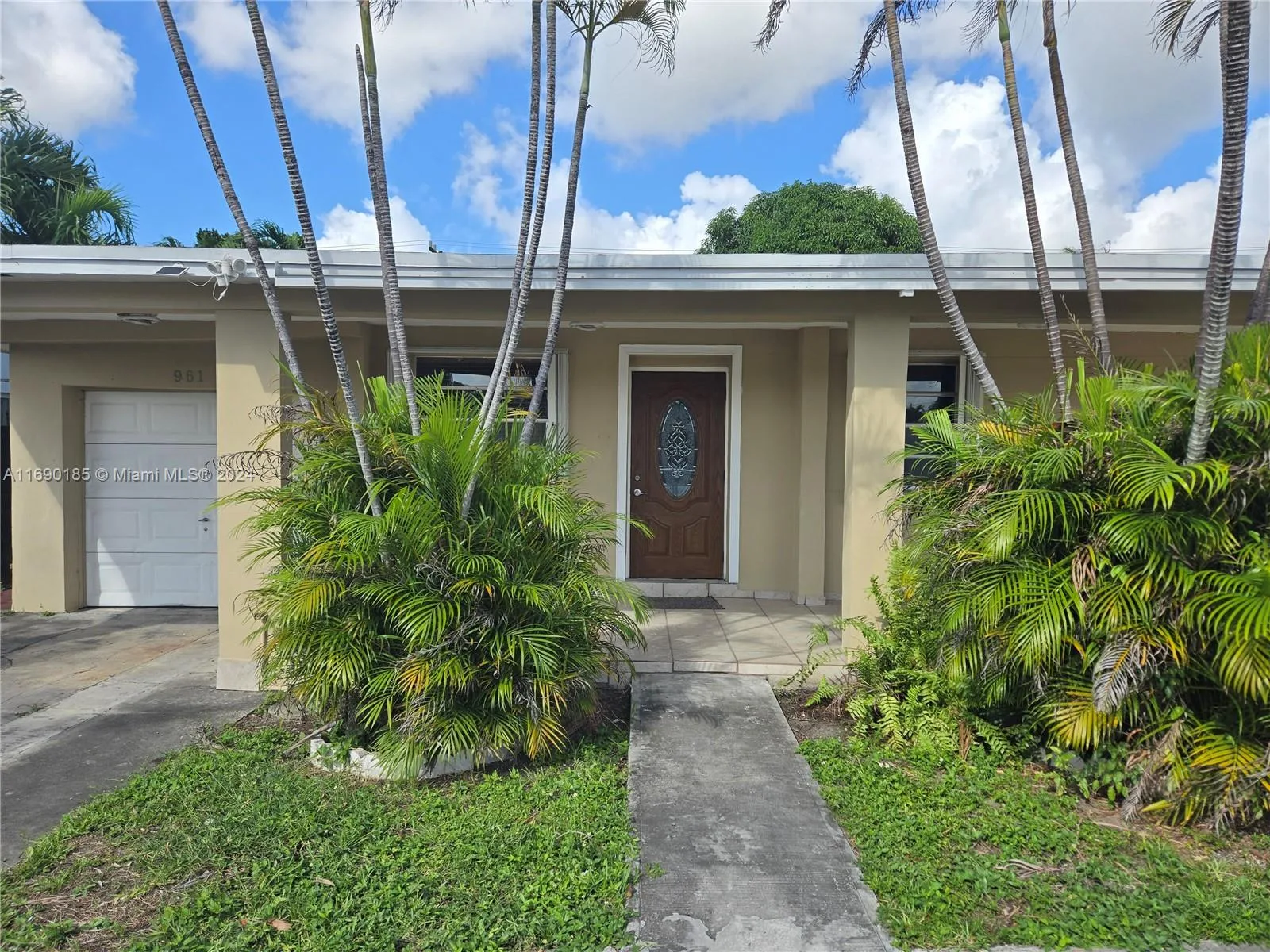 961 E 32nd St, Hialeah, FL 33013 photo 5