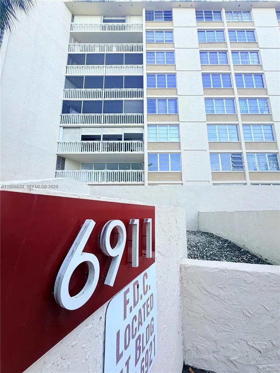 6911 Environ Blvd # 1M, Lauderhill, FL 33319