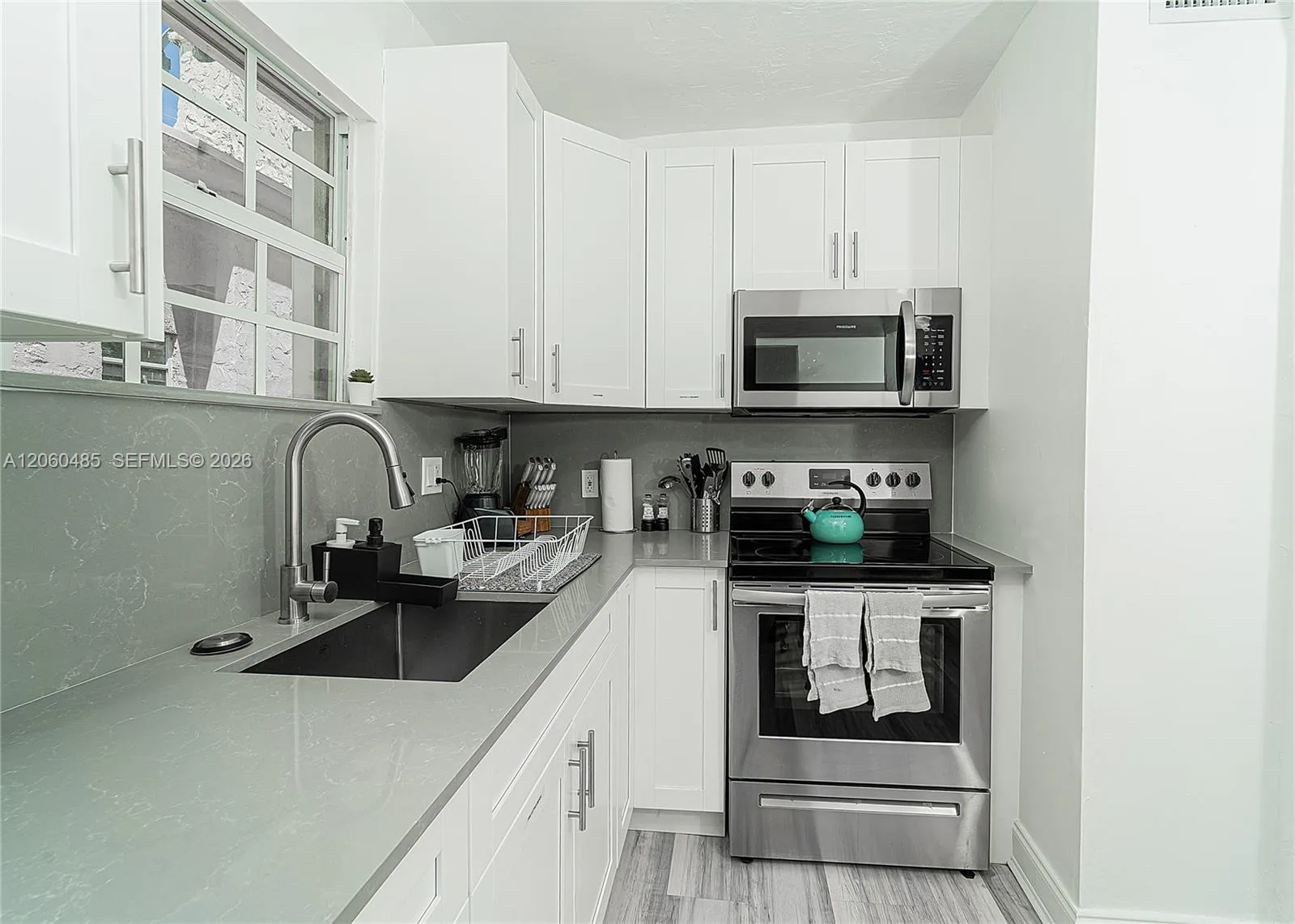 626 NE 4th Ct, Hallandale Beach, FL 33009 photo 11