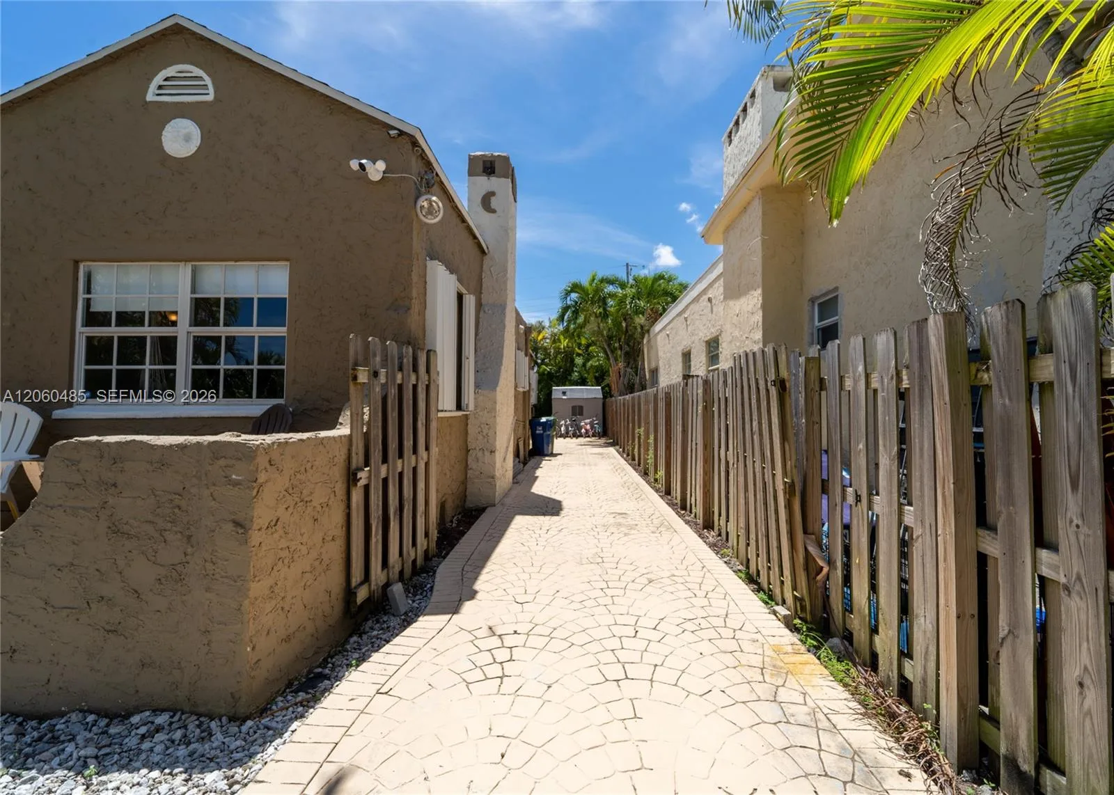 626 NE 4th Ct, Hallandale Beach, FL 33009 photo 4