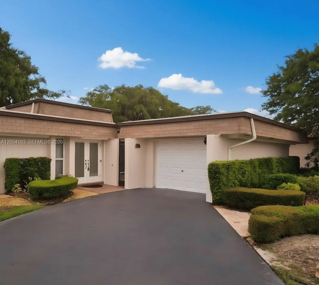 4602 King Palm Dr, Tamarac, FL 33319