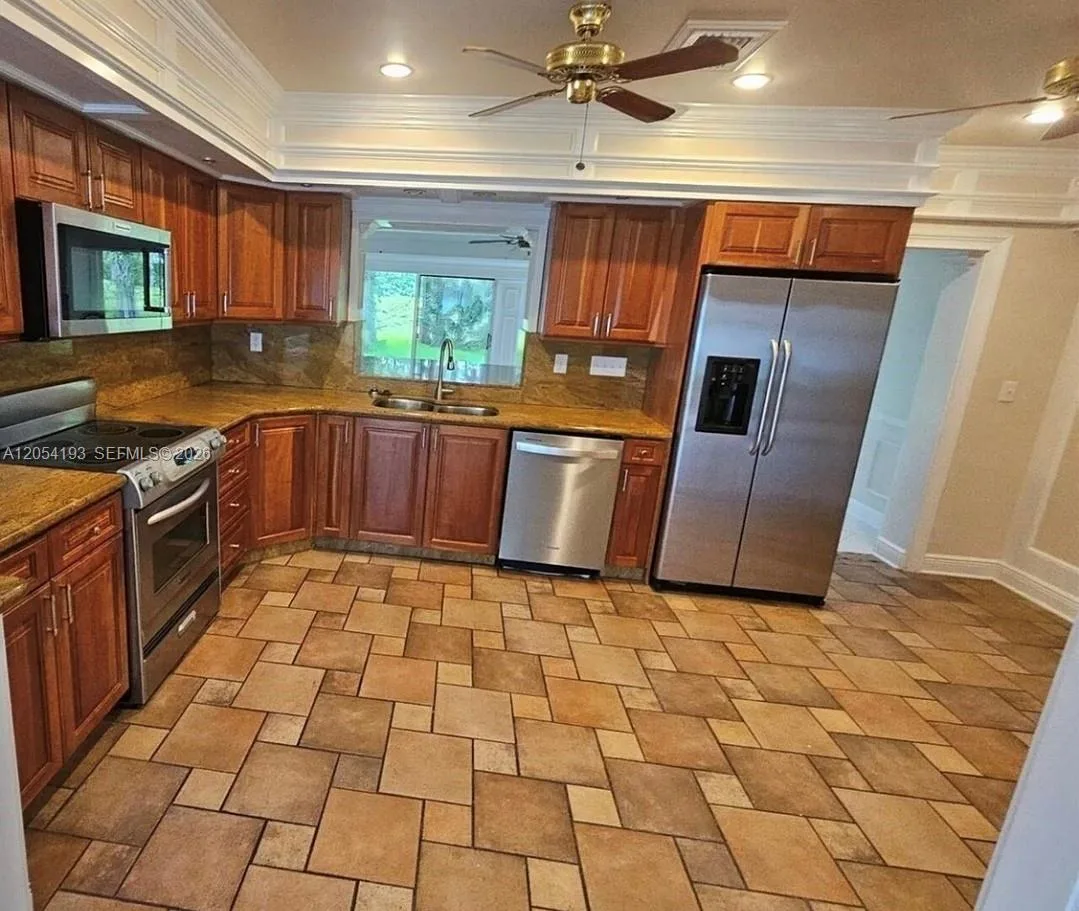 4602 King Palm Dr, Tamarac, FL 33319 photo 2