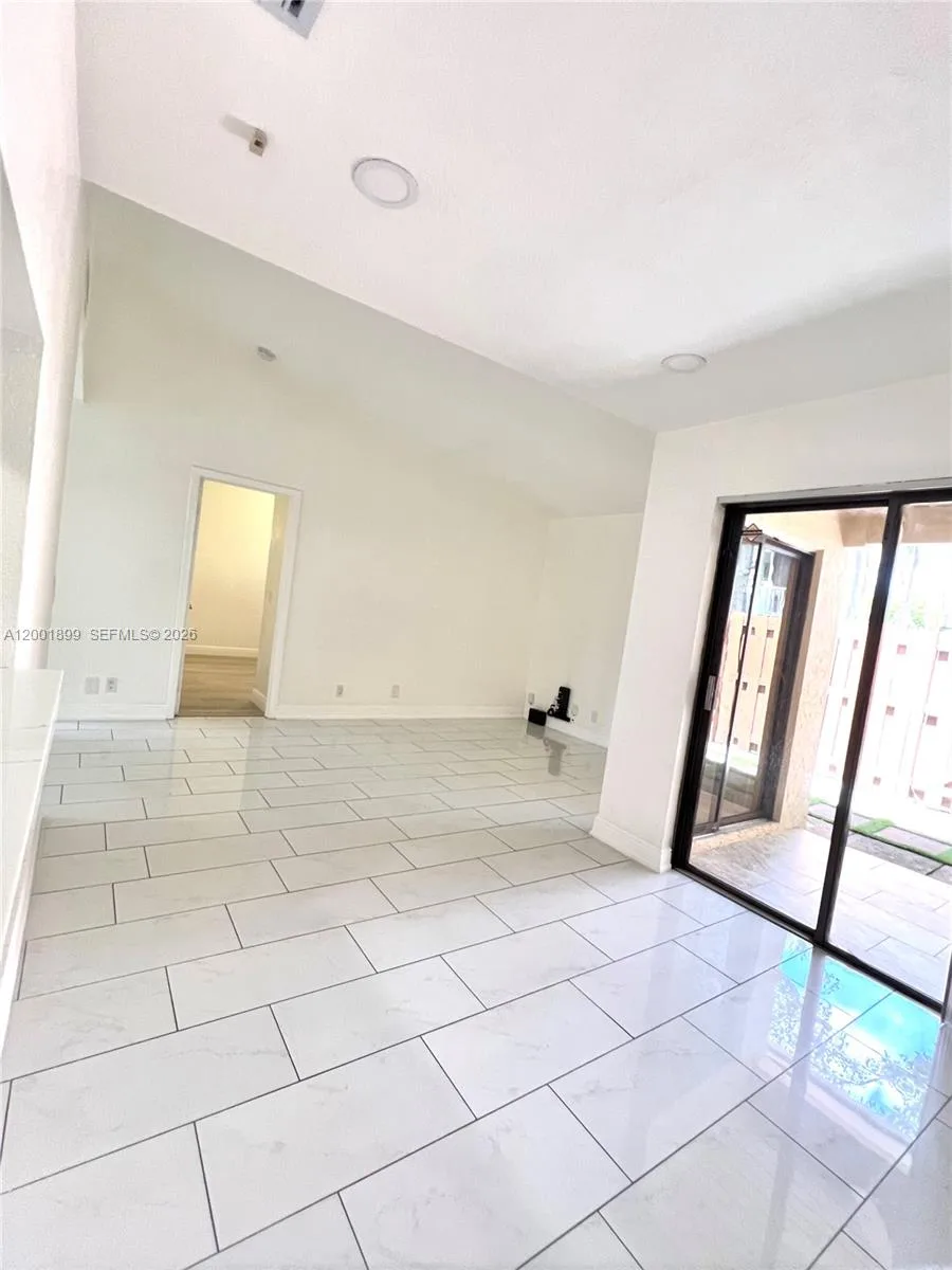 6109 NW 171st St, Hialeah, FL 33015 photo 10
