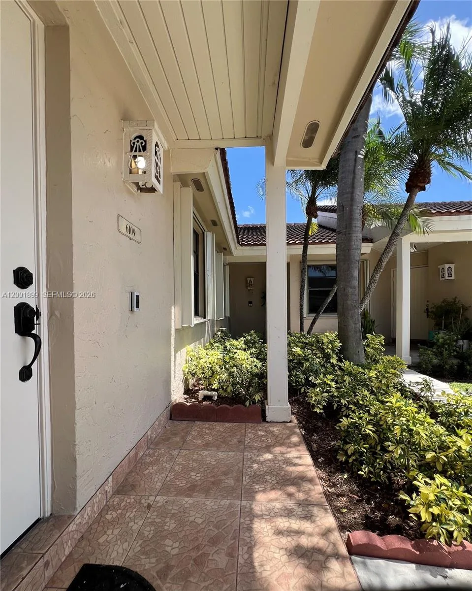6109 NW 171st St, Hialeah, FL 33015 photo 3