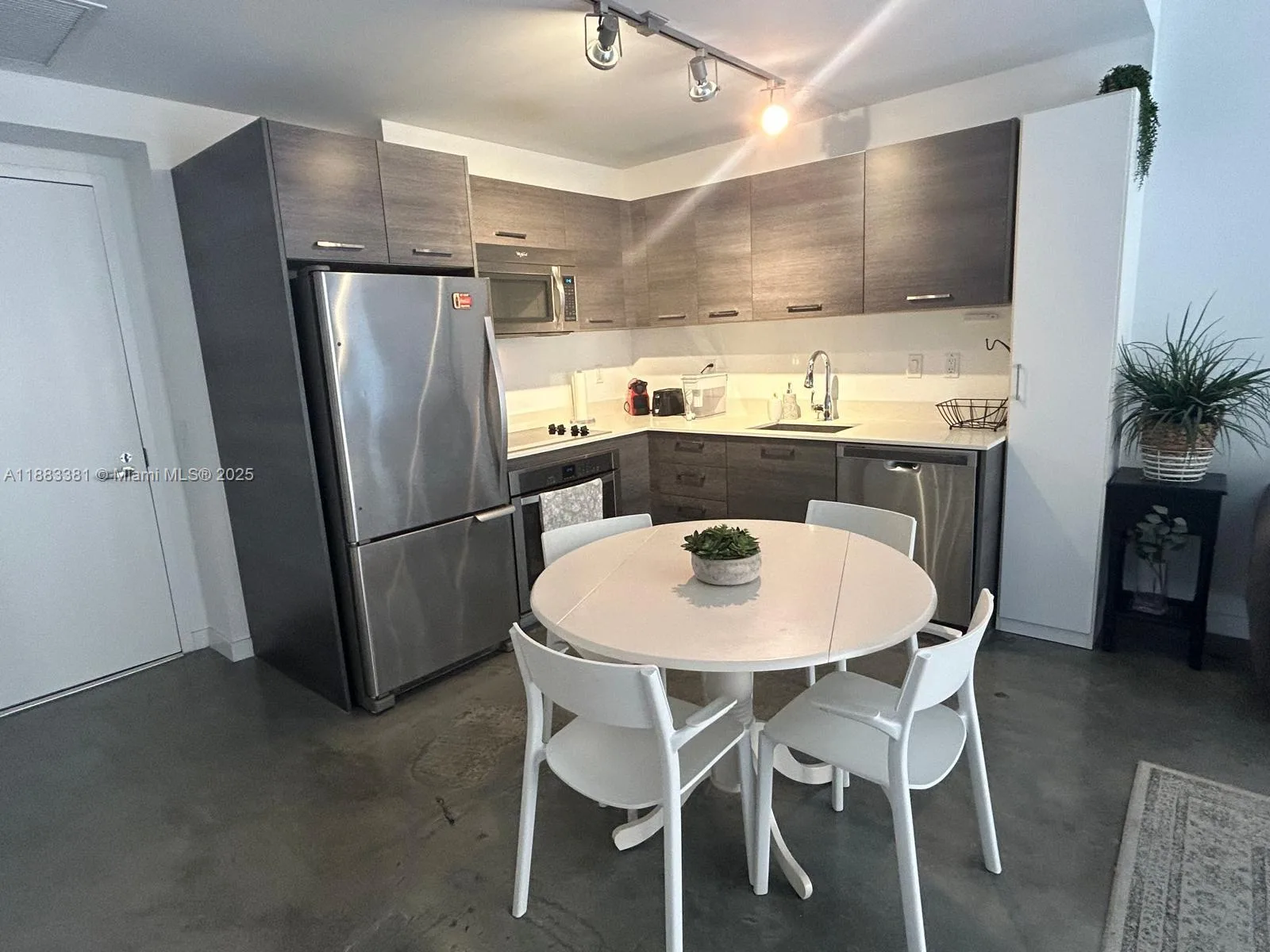 151 SE 1st St # 703, Miami, FL 33131 photo 2