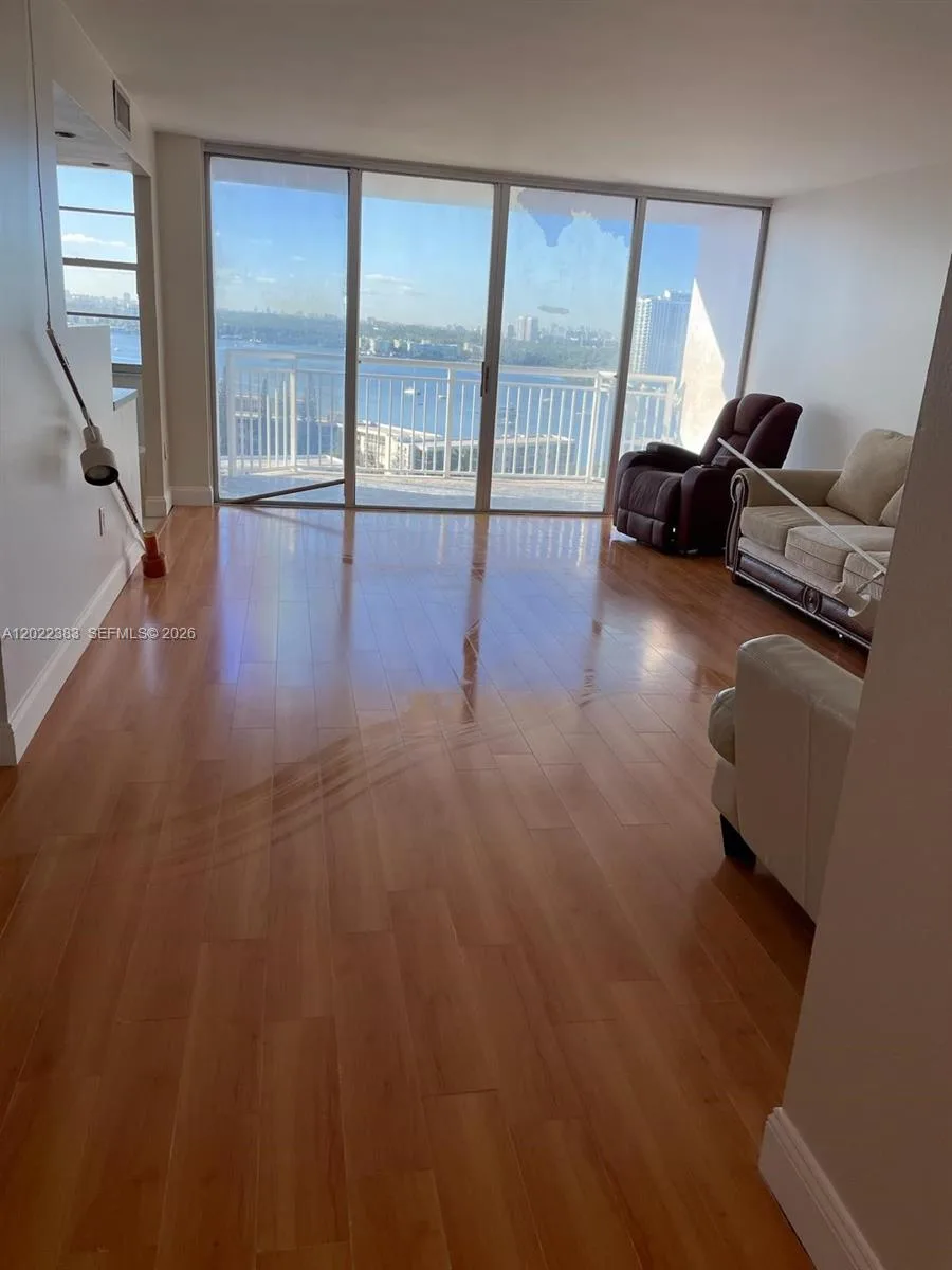18021 Biscayne Blvd # 1701, Aventura, FL 33160